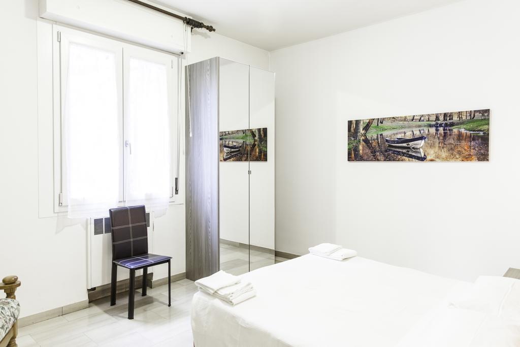 In Fiera 5 Appartmento Fronte Fiera Bologna Bilik gambar